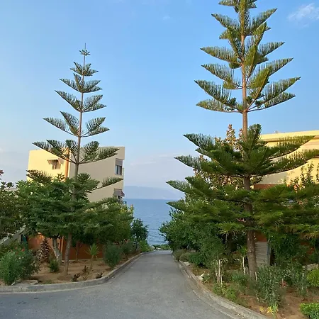 Casa vacanze Messinian Seaview Mezonette #private Beach#unoblu