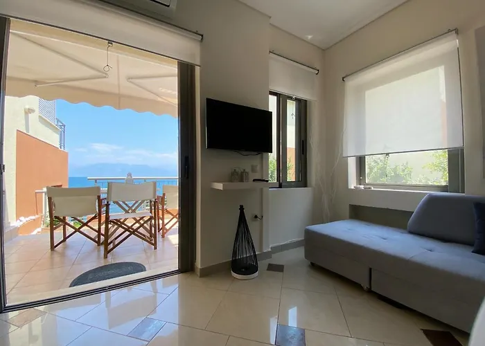 펜션 Messinian Seaview Mezonette #private Beach#unoblu Petalídhion